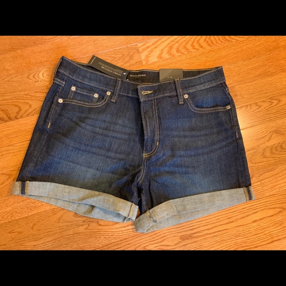 NWT Banana Republic Jean Shorts - Size 8 - Picture 1 of 3